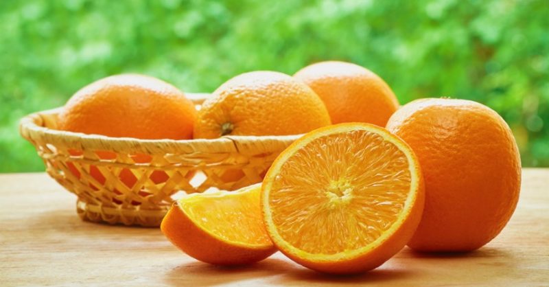 Consumir el jugo de naranja es saludable